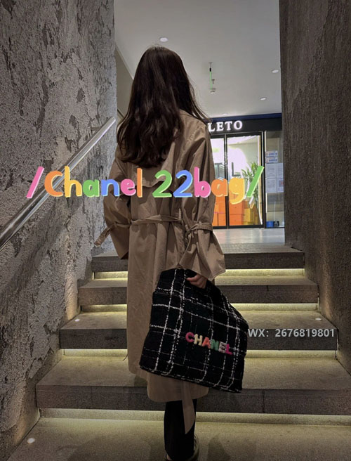 秋冬春三季时尚搭配 还得是香奈儿粗花呢包包