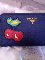 红红小樱桃prada普拉达钱包 原版牛皮拉链设计