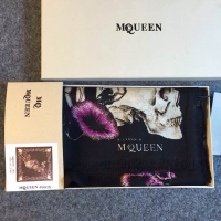 给你梦幻与神秘感的麦昆McQueen最新款纯羊绒围巾/大方巾