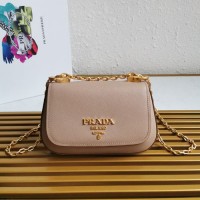 圆润形普拉达链条包图片价格 prada Saffiano牛皮迷你女包1BD275