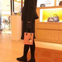 lv tote迷你包图片价格 EPI皮革petit sac plat琴谱包M69575