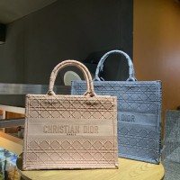 dior booktote系列颜色尺寸 迪奥藤格纹刺绣织布购物袋