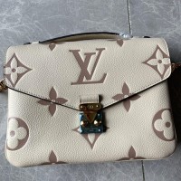 lv新版压花牛皮女包 pochette metis邮差包M45596