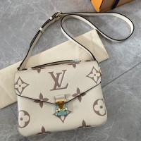 lv新版压花牛皮女包 pochette metis邮差包M45596