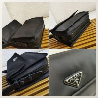 prada Re-Nylon男士尼龙挎包 普拉达小号邮差包1BD313