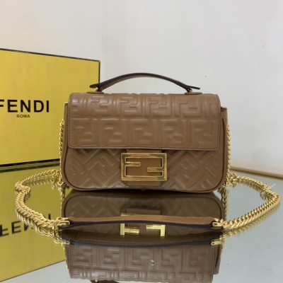 fendi Iconic baguette新款中号 芬迪全皮法棍包6356