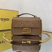 fendi Iconic baguette新款中号 芬迪全皮法棍包6356