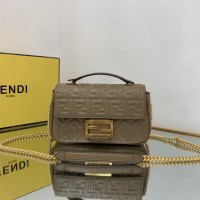 fendi Iconic baguette新款中号 芬迪全皮法棍包6356