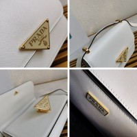 prada saffiano女士空姐包 普拉达标志扣邮差包1BD320