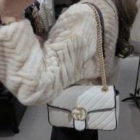 gucci marmont中号白色蓝边 斜纹绗缝翻盖链条包443497