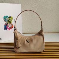 prada re-edition 普拉达hobo尼龙腋下包1NE204