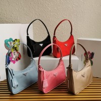 prada re-edition 普拉达hobo尼龙腋下包1NE204