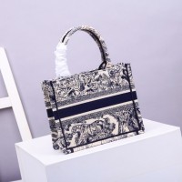 dior booktote 26cm 迪奥刺绣动物花纹手袋