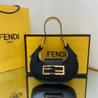 fendi Cookie新月牛角包 芬迪全皮标志扣女士腋下包2021