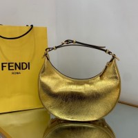 fendi graphy中号牛皮新月包 芬迪女士腋下包9008