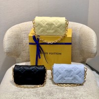 lv新款绗缝女包 Wallet on Strap迷你斜挎腋下包M81398