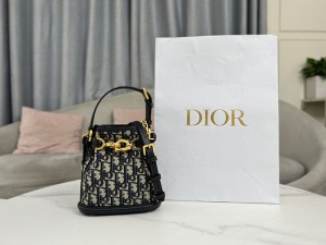 迪奥2023新款dior c