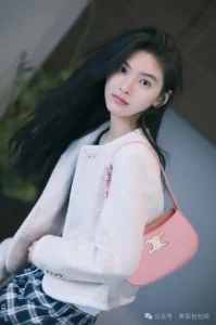 像逛樱花园那样 沉侵式欣赏一下粉色包包 是什么样的体验？
