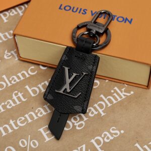 lv CLOCHECLÉS钥匙扣 旅行包挂饰 monogram黑色印花配牛皮 黑色金属扣