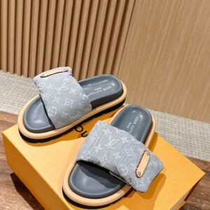 路易威登夏季新款 lv poopillow comfort厚度面包羽绒拖鞋 monogram云雾灰色