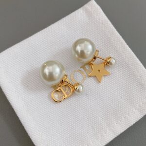 dior迪奥珍珠系列女士耳环 少女风星星CD耳钉挂饰 经典俏皮