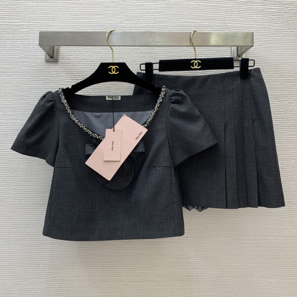 miumiu繆繆高端女士套裝裙子 領口金屬珠鏈蝴蝶結 韓女團風 可咸可甜 灰色