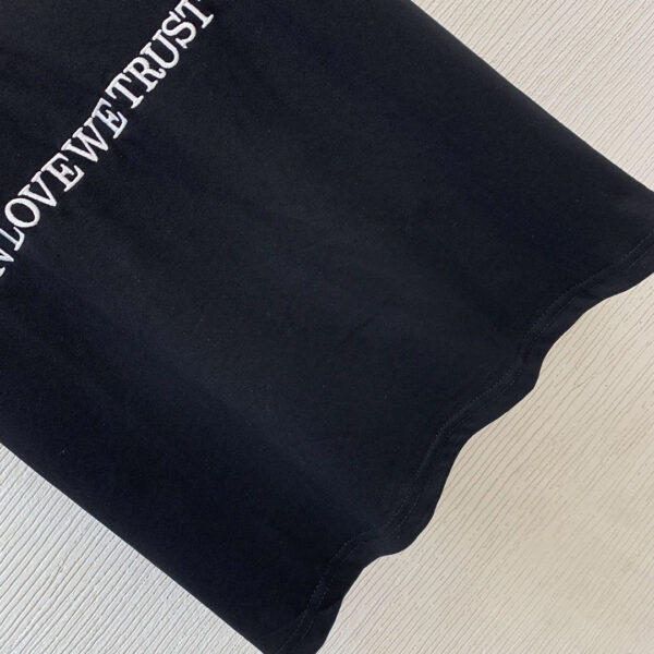 MOSCHINO莫斯奇諾女士短袖T恤  2025夏季新款 愛心字母logo刺繡圖案