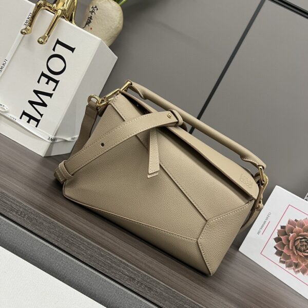 loewe Puzzle  Edge 2.0 羅意威幾何包 小號 沙色 粒紋牛皮革