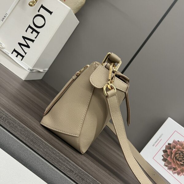 loewe Puzzle  Edge 2.0 羅意威幾何包 小號 沙色 粒紋牛皮革