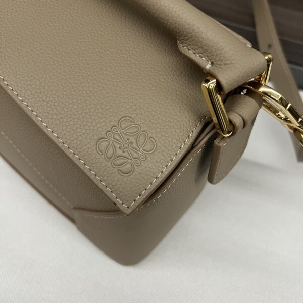 loewe Puzzle  Edge 2.0 羅意威幾何包 小號 沙色 粒紋牛皮革