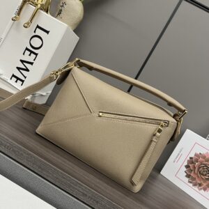 loewe Puzzle  Edge 2.0 羅意威幾何包 小號 沙色 粒紋牛皮革 - Image 4