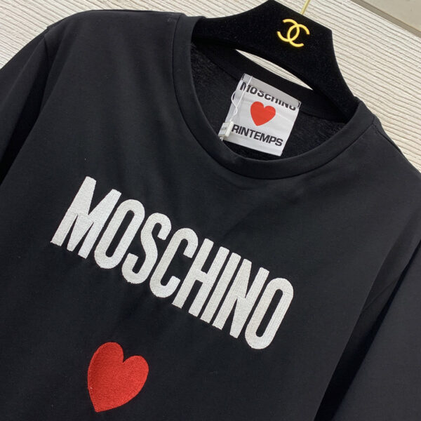 MOSCHINO莫斯奇諾女士短袖T恤  2025夏季新款 愛心字母logo刺繡圖案