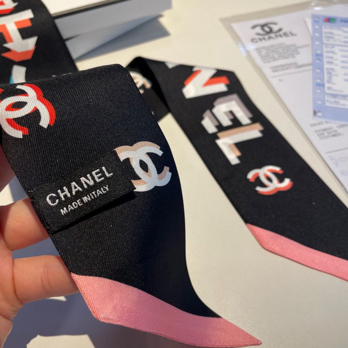 chanel香奈儿女士twilly小丝巾 双C字母logo 多彩重影图案 黑色