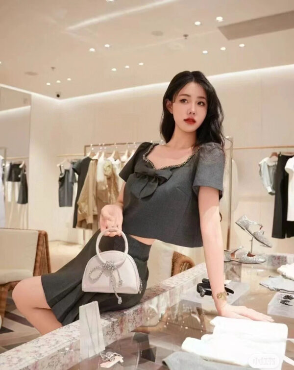 miumiu繆繆高端女士套裝裙子 領口金屬珠鏈蝴蝶結 韓女團風 可咸可甜 灰色