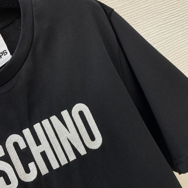 MOSCHINO莫斯奇諾女士短袖T恤  2025夏季新款 愛心字母logo刺繡圖案