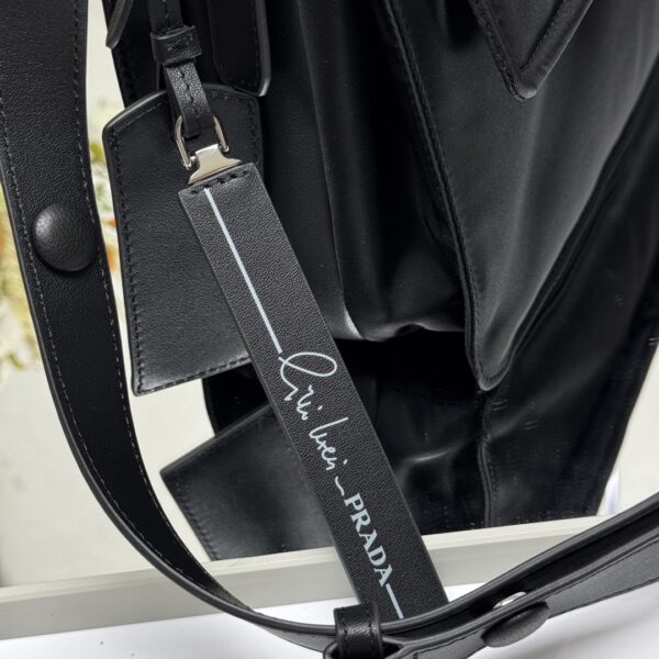 Prada Cini Re-Nylon中號郵差包 普拉達黑色尼龍休閒挎包1BD255
