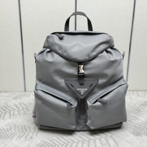 prada普拉達灰色尼龍雙肩包 工裝風 造型炫酷 通勤旅行多功能背包電腦包2VZ108