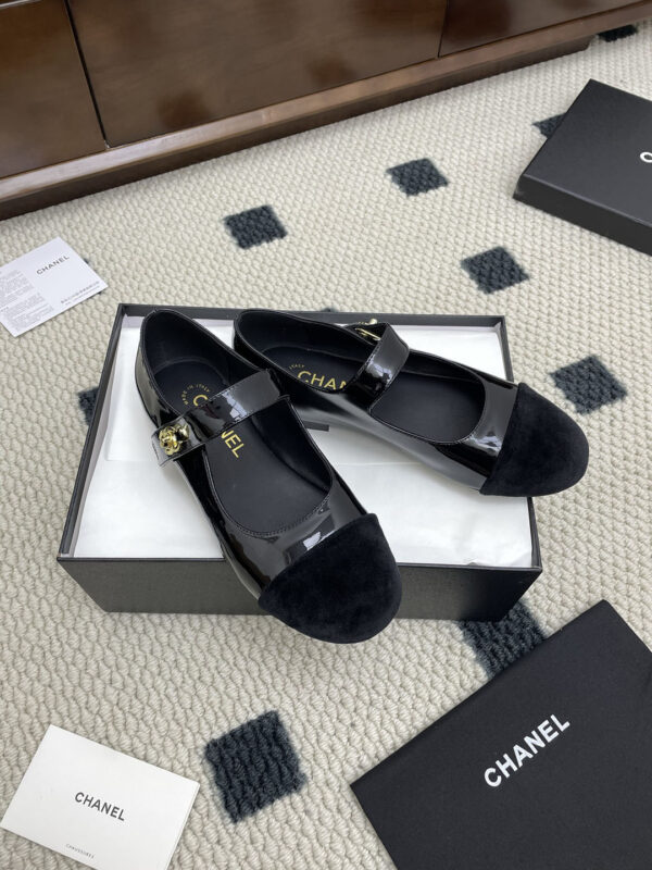 chanel 25ss夏季新款 香奈儿玛丽珍一字带平底单鞋 黑色漆皮圓鞋頭女鞋