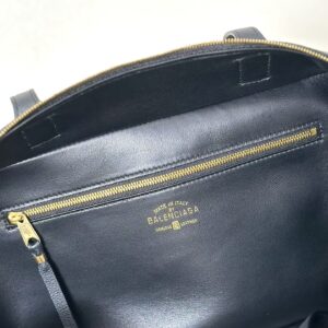 Balenciaga Carrie新款保齡球包 中號黑色牛皮革 巴黎世家女士手提單肩包 - Image 11