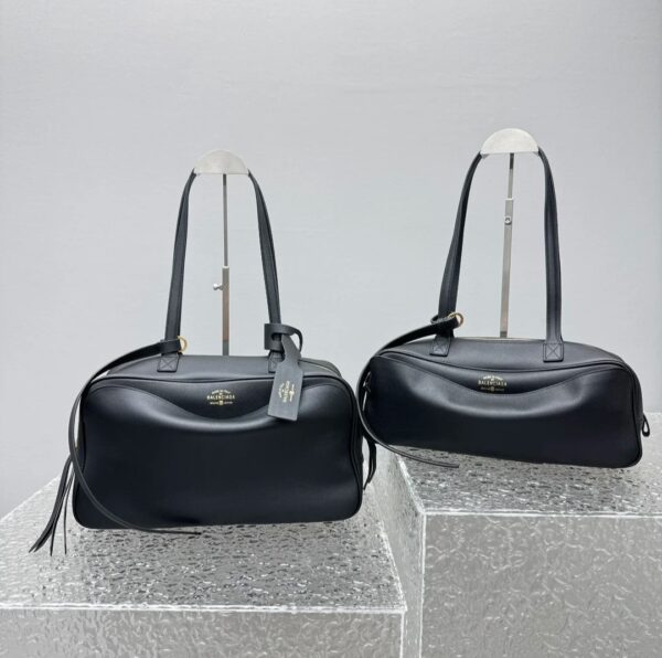 Balenciaga Carrie新款保齡球包 中號黑色牛皮革 巴黎世家女士手提單肩包
