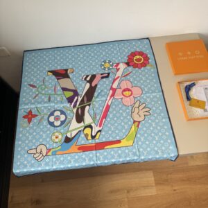 村上隆聯名款 Monogram Superflat 90真丝方巾 LV Hands标识 微笑花卉 淺藍色