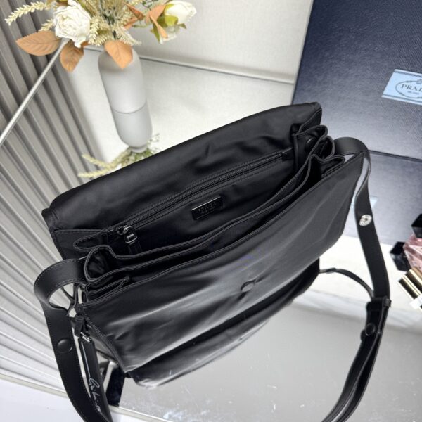 Prada Cini Re-Nylon中號郵差包 普拉達黑色尼龍休閒挎包1BD255