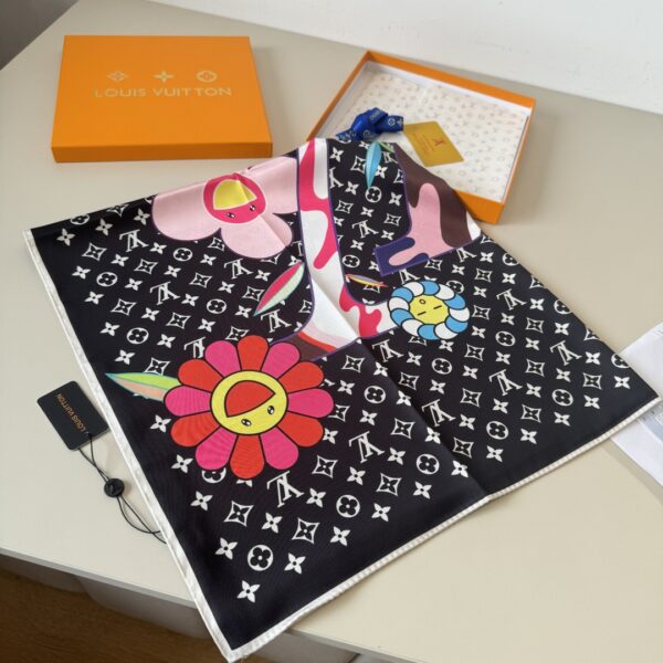 村上隆聯名款 Monogram Superflat 90真丝方巾 LV Hands标识 微笑花卉 黑色