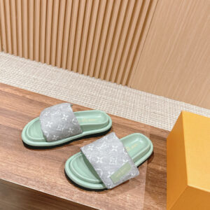 路易威登夏季新款 lv poopillow comfort厚度麵包羽絨拖鞋 monogram灰色印花拼绿色鞋底