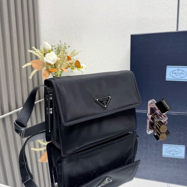 Prada Cini Re-Nylon小號郵差包 普拉達黑色尼龍休閒挎包1BD313