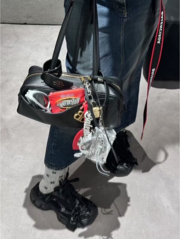 Balenciaga Carrie新款保齡球包 中號黑色牛皮革 巴黎世家女士手提單肩包