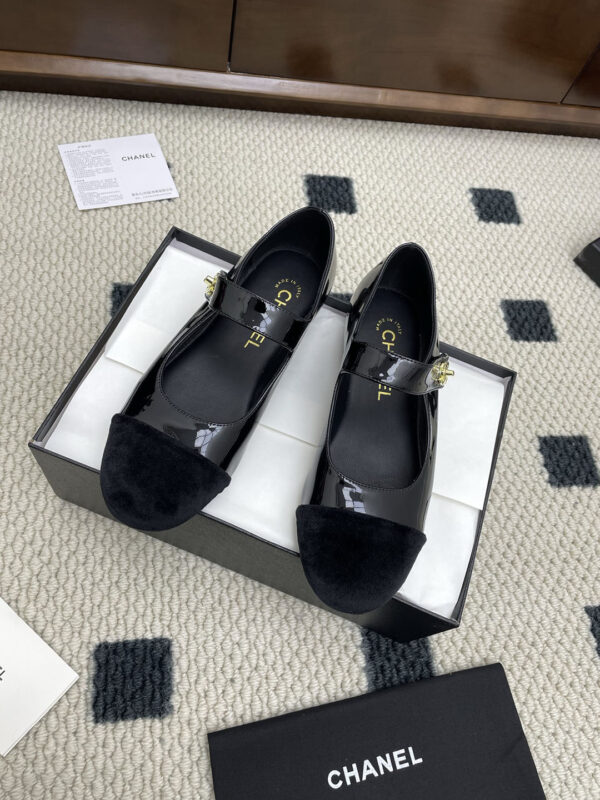 chanel 25ss夏季新款 香奈儿玛丽珍一字带平底单鞋 黑色漆皮圓鞋頭女鞋