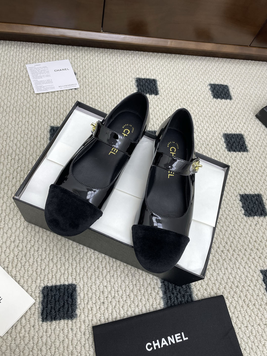 chanel 25ss夏季新款 香奈儿玛丽珍一字带平底单鞋 黑色漆皮圓鞋頭女鞋 - Image 1