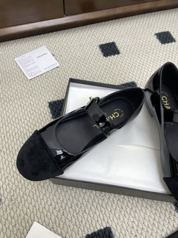chanel 25ss夏季新款 香奈儿玛丽珍一字带平底单鞋 黑色漆皮圓鞋頭女鞋