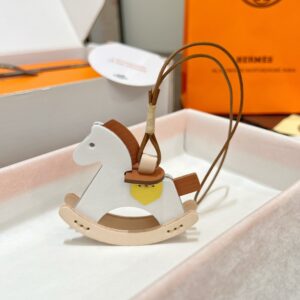 hermes愛馬仕搖搖小飛馬 精美可愛 包包掛飾 白拼棕色 牛皮手工飾品